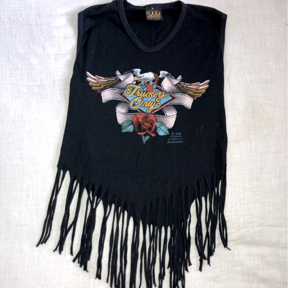 3D Emblem Vintage Crop Top